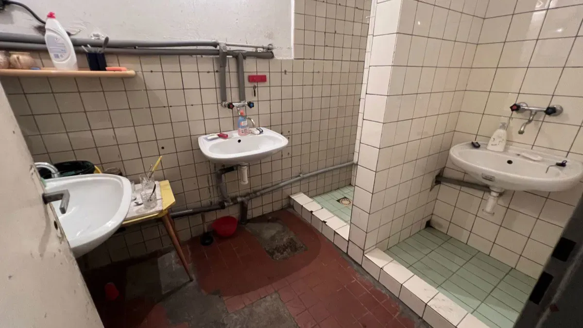 Försäljning av kommersiell fastighet · Bilverkstad · 700 m² — 10