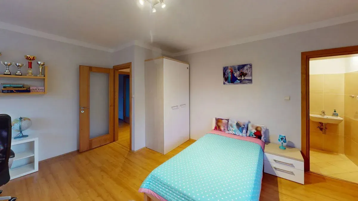 House for Sale · Family Home · 424 m² (ID: SaleLink) — 3