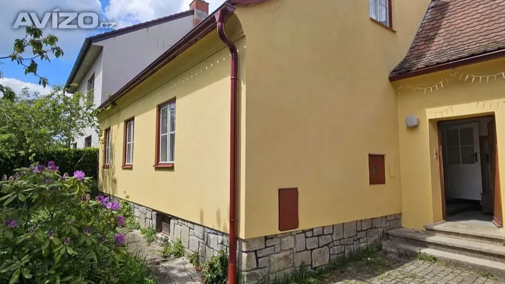 Długoterminowy wynajem domu jednorodzinnego z ogrodem w Jihlavie — 2