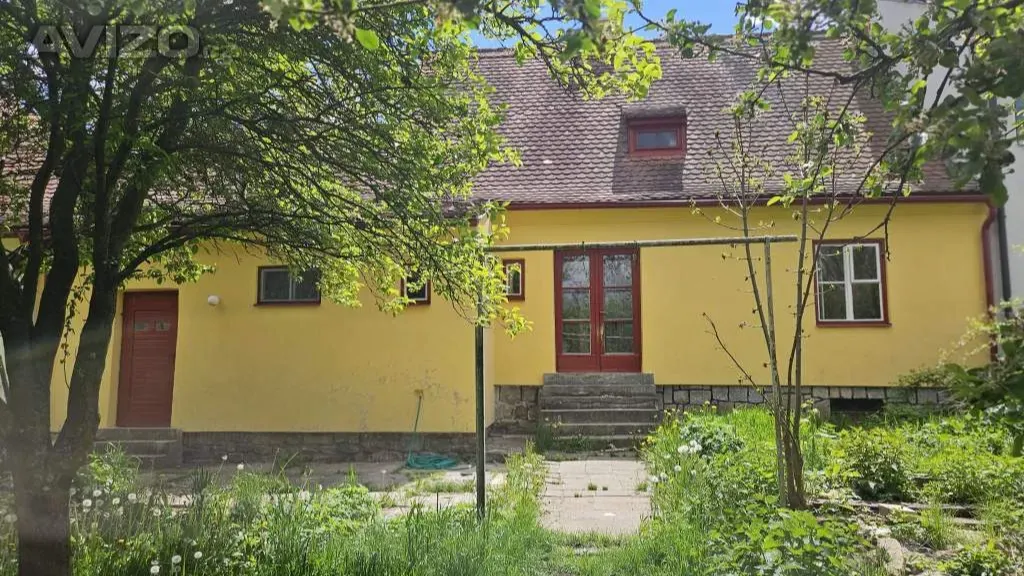 Długoterminowy wynajem domu jednorodzinnego z ogrodem w Jihlavie — 3