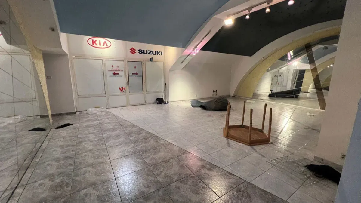 Försäljning av kommersiell fastighet · Bilverkstad · 700 m² — 5