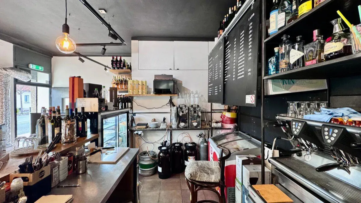 Commercial Property for Rent · Retail Space · 45 m² — 6