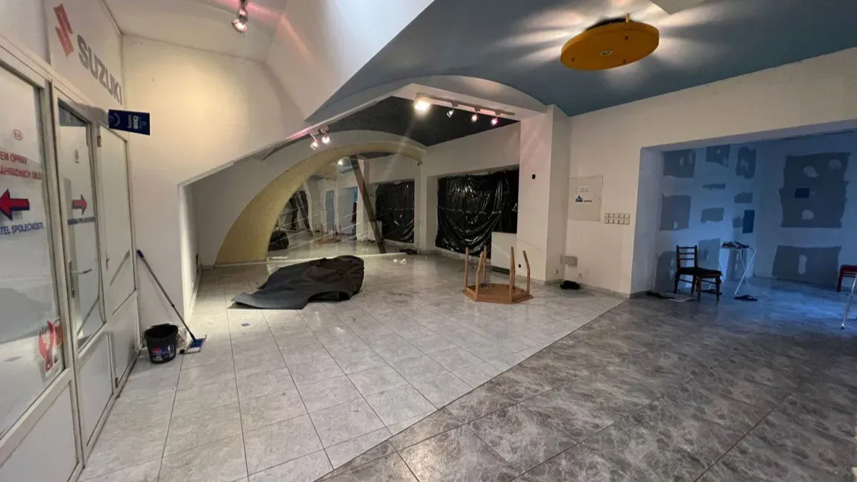 Försäljning av kommersiell fastighet · Bilverkstad · 700 m² — 6
