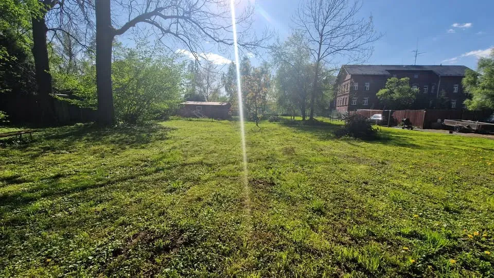 Garden with a caravan — 7