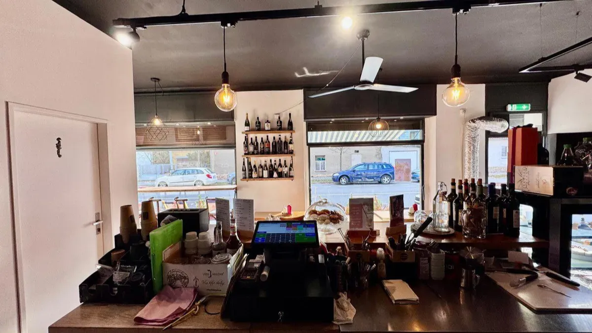 Commercial Property for Rent · Retail Space · 45 m² — 7