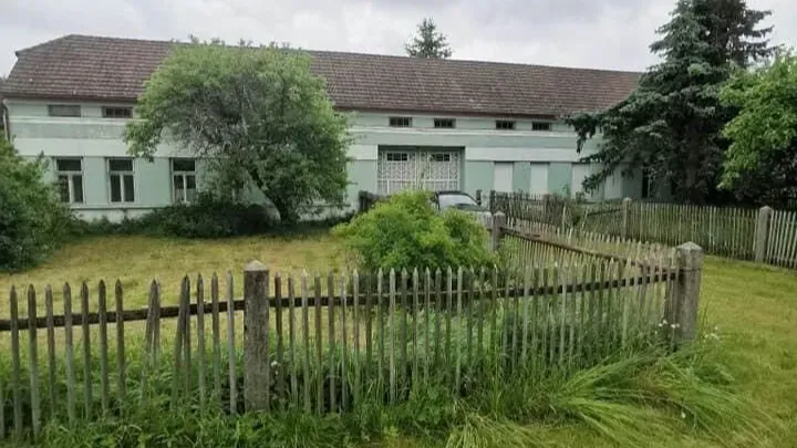 Großes landwirtschaftliches Anwesen, 13 ha Felder und 1,5 ha Wald — 1