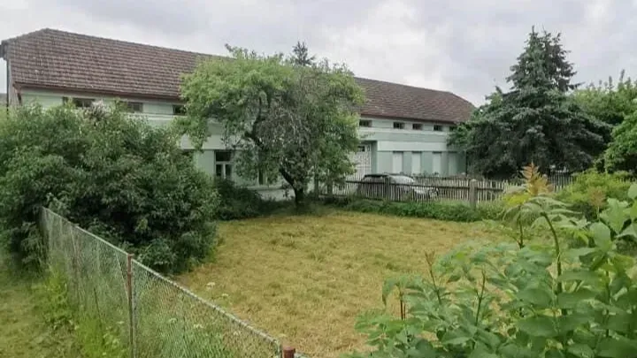 Großes landwirtschaftliches Anwesen, 13 ha Felder und 1,5 ha Wald — 2