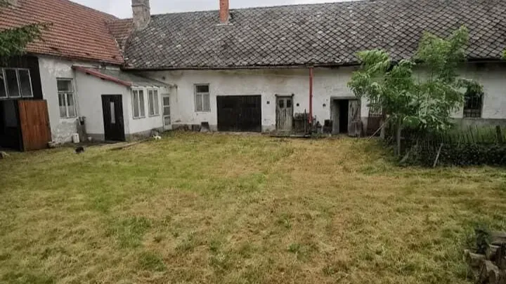 Großes landwirtschaftliches Anwesen, 13 ha Felder und 1,5 ha Wald — 8